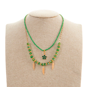Collar Verde Con Dijes De Pluma