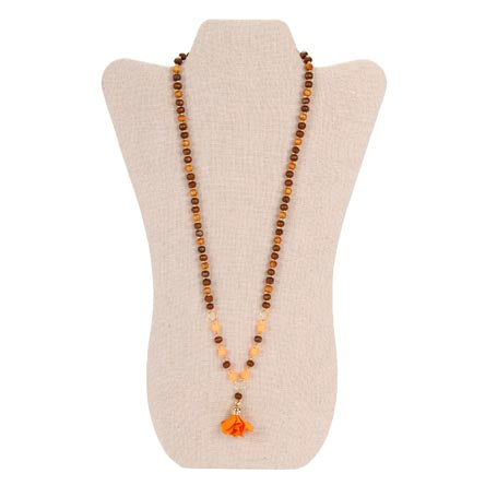 Collar Con Cuentas De Madera Y Rosa De Tela