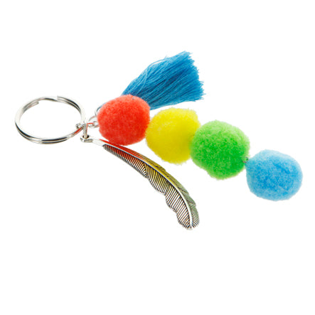 Llavero Con Pom-Poms Y Dije De Pluma